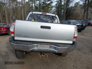 2005 Toyota Tacoma z VIN 5TELU42N55Z069789, wystawiony jako IAAI lot #41320317 z przebiegiem 198 262 mil mil oraz . Historia ofert i sprzedaży dostępna na DreamBid. Obrazek 15.