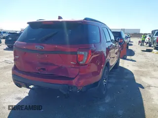 2016 Ford Explorer Sport z VIN 1FM5K8GT0GGA31907, wystawiony jako IAAI lot #41720724 z przebiegiem 139 236 mil mil oraz . Historia ofert i sprzedaży dostępna na DreamBid. Obrazek 4.