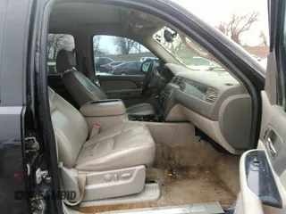 2007 GMC Yukon SLT with VIN 1GKFK13047R188103, listed as a IAAI auction lot 41212201 with 1 mi miles. Bid and sale history available at carsss.com. Image 5.
