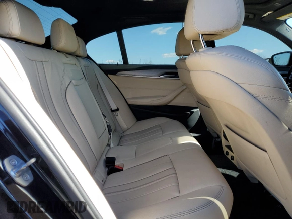 2019 BMW 5 Series 540i xDrive z VIN WBAJE7C57KWW20203, wystawiony jako Copart lot #45976065 z przebiegiem 60 735 mil mil oraz Nie do naprawy • Non repairable. Historia ofert i sprzedaży dostępna na DreamBid. Obrazek 10.