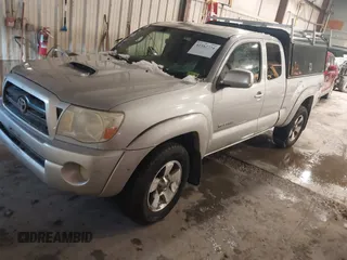 2006 Toyota Tacoma with VIN 5TEUU42N26Z318670, listed as a IAAI auction lot 41582774 with 214,539 mi miles. Bid and sale history available at carsss.com. Image 2.