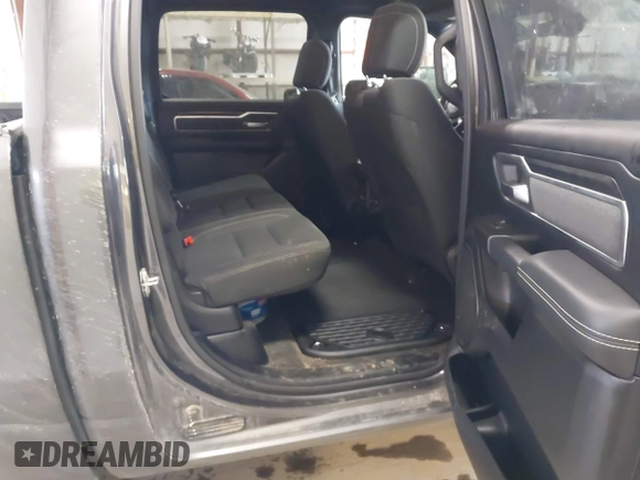 2020 Ram 1500 Big Horn z VIN 1C6SRFFT6LN103179, wystawiony jako IAAI lot #41884083 z przebiegiem 63 461 mil mil oraz . Historia ofert i sprzedaży dostępna na DreamBid. Obrazek 8.