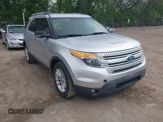 2013 Ford Explorer XLT with VIN 1FM5K7D8XDGC48662, listed as a IAAI auction lot 42182134 with 220,064 mi miles. Bid and sale history available at carsss.com. Image 1.
