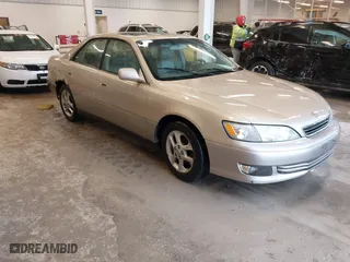 2001 Lexus ES 300 with VIN JT8BF28G510292961, listed as a IAAI auction lot 41584509 with 205,752 mi miles. Bid and sale history available at carsss.com. Image 1.