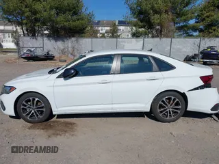 2023 Volkswagen Jetta Sport z VIN 3VWBM7BU2PM034287, wystawiony jako IAAI lot #41742935 z przebiegiem 32 818 mil mil oraz . Historia ofert i sprzedaży dostępna na DreamBid. Obrazek 14.