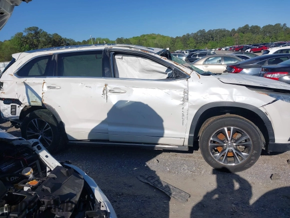2016 Toyota Highlander XLE z VIN 5TDKKRFH9GS172801, wystawiony jako IAAI lot #41977342 z przebiegiem 224 275 mil mil oraz . Historia ofert i sprzedaży dostępna na DreamBid. Obrazek 12.