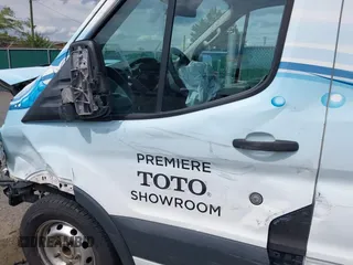 2016 Ford Transit Cargo z VIN 1FTYE1CM1GKA29370, wystawiony jako IAAI lot #42177908 z przebiegiem 155 718 mil mil oraz . Historia ofert i sprzedaży dostępna na DreamBid. Obrazek 18.