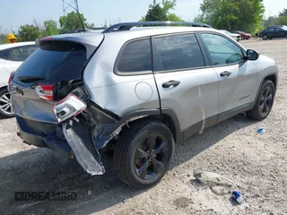 2017 Jeep Cherokee Sport с VIN 1C4PJMAB2HW587863, выставлен на аукционе IAAI как лот 42463642 с пробегом 107 108 миль миль и . История ставок и продаж доступна на DreamBid. Изображение 4.