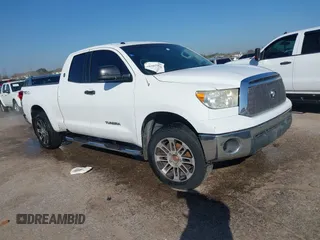 2013 Toyota Tundra z VIN 5TFRM5F14DX061244, wystawiony jako IAAI lot #41565473 z przebiegiem 253 238 mil mil oraz . Historia ofert i sprzedaży dostępna na DreamBid. Obrazek 1.