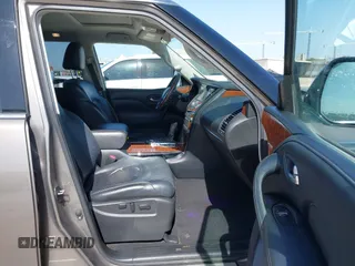 2019 Infiniti QX80 Luxe z VIN JN8AZ2NF3K9682281, wystawiony jako IAAI lot #41802102 z przebiegiem 103 789 mil mil oraz . Historia ofert i sprzedaży dostępna na DreamBid. Obrazek 5.
