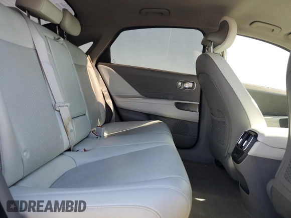 2023 Hyundai Ioniq 6 SEL z VIN KMHM34AA9PA028760, wystawiony jako Copart lot #49929755 z przebiegiem 56 861 mil mil oraz Czysty tytuł • Clean title. Historia ofert i sprzedaży dostępna na DreamBid. Obrazek 10.
