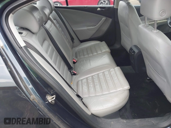 2006 Volkswagen Passat 3.6L V6 с VIN WVWCU73C96E215940, выставлен на аукционе IAAI как лот 42257810 с пробегом 102 795 миль миль и . История ставок и продаж доступна на DreamBid. Изображение 8.