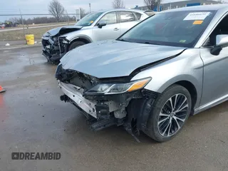 2020 Toyota Camry SE with VIN 4T1G11AK0LU978895, listed as a IAAI auction lot 41686039 with 106,413 mi miles. Bid and sale history available at carsss.com. Image 6.