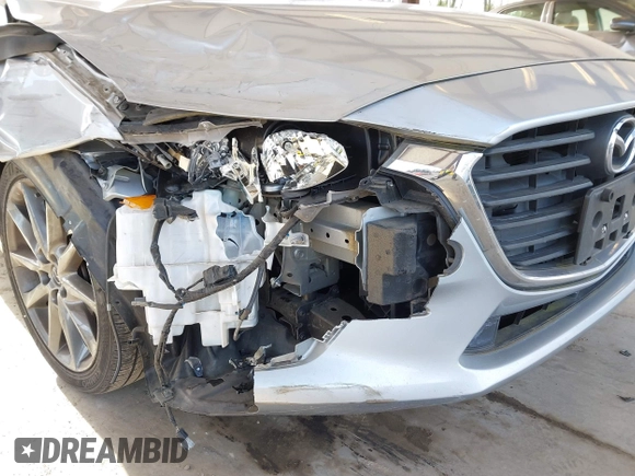 2018 Mazda 3 Touring z VIN 3MZBN1L37JM201797, wystawiony jako IAAI lot #42258756 z przebiegiem 80 593 mil mil oraz . Historia ofert i sprzedaży dostępna na DreamBid. Obrazek 6.
