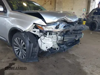 2020 Mitsubishi Outlander ES z VIN JA4AZ3A34LZ044369, wystawiony jako IAAI lot #42170949 z przebiegiem 133 730 mil mil oraz . Historia ofert i sprzedaży dostępna na DreamBid. Obrazek 6.