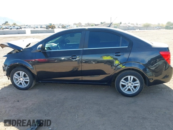 2014 Chevrolet Sonic LT z VIN 1G1JC5SB7E4204374, wystawiony jako IAAI lot #41642630 z przebiegiem 100 282 mil mil oraz . Historia ofert i sprzedaży dostępna na DreamBid. Obrazek 14.