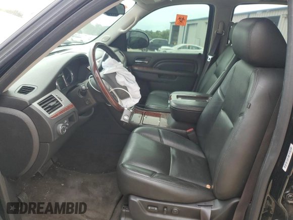 2014 Cadillac Escalade Premium z VIN 1GYS4CEF9ER224120, wystawiony jako Copart lot #57487655 z przebiegiem 78 309 mil mil oraz Czysty tytuł • Clean title. Historia ofert i sprzedaży dostępna na DreamBid. Obrazek 7.