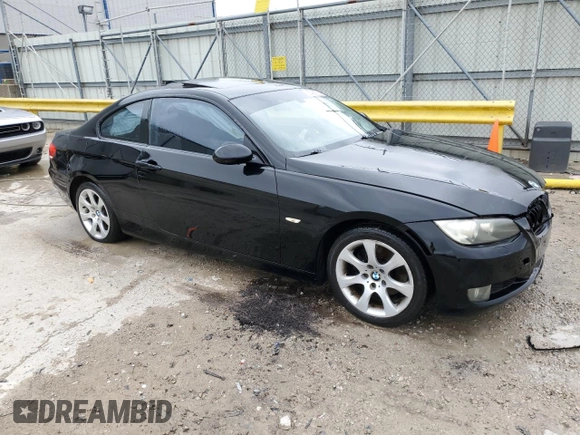 2008 BMW 3 Series 328xi z VIN WBAWV53538P078580, wystawiony jako Copart lot #52483785 z przebiegiem 121 613 mil mil oraz Nie do naprawy • Non repairable. Historia ofert i sprzedaży dostępna na DreamBid. Obrazek 4.
