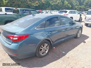 2016 Hyundai Sonata 2.4L SE with VIN 5NPE24AF1GH365732, listed as a IAAI auction lot 40237466 with 189,032 mi miles. Bid and sale history available at carsss.com. Image 4.