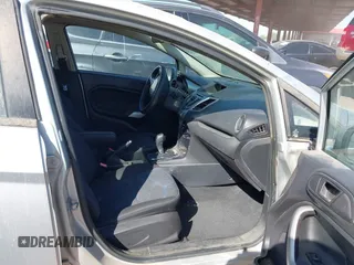 2013 Ford Fiesta SE z VIN 3FADP4BJ7DM165174, wystawiony jako IAAI lot #42311167 z przebiegiem 90 592 mil mil oraz . Historia ofert i sprzedaży dostępna na DreamBid. Obrazek 5.