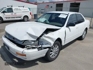 1996 Toyota Camry DX z VIN JT2BG12K8T0368612, wystawiony jako IAAI lot #42248750 z przebiegiem 122 237 mil mil oraz . Historia ofert i sprzedaży dostępna na DreamBid. Obrazek 2.