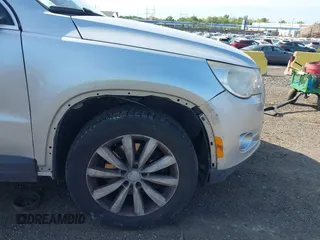 2011 Volkswagen Tiguan SE with VIN WVGBV7AX4BW528845, listed as a IAAI auction lot 42248245 with 224,808 mi miles and . Bid and sale history available at DreamBid. Image 6.