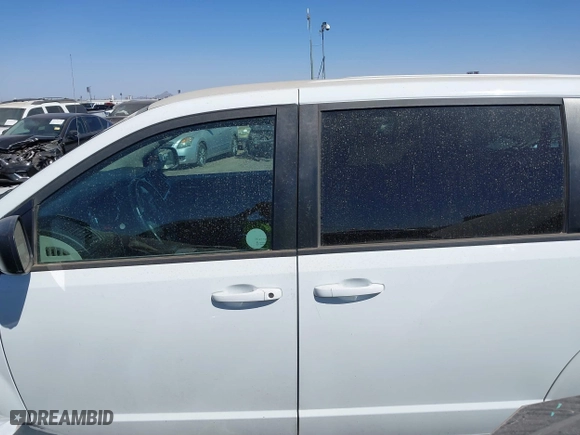2018 Dodge Grand Caravan SE with VIN 2C4RDGBG6JR363926, listed as a IAAI auction lot 41539328 with 30,217 mi miles. Bid and sale history available at carsss.com. Image 14.