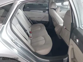 2017 Hyundai Sonata Hybrid SE with VIN KMHE24L14HA048579, listed as a IAAI auction lot 41018016 with 92,342 mi miles. Bid and sale history available at carsss.com. Image 8.