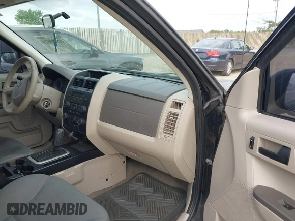 2008 Ford Escape XLS z VIN 1FMCU02Z88KE22347, wystawiony jako IAAI lot #42179829 z przebiegiem 269 055 mil mil oraz . Historia ofert i sprzedaży dostępna na DreamBid. Obrazek 5.