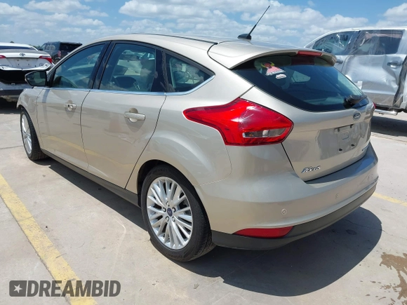 2018 Ford Focus Titanium z VIN 1FADP3N25JL279623, wystawiony jako IAAI lot #42534936 z przebiegiem 74 440 mil mil oraz . Historia ofert i sprzedaży dostępna na DreamBid. Obrazek 3.