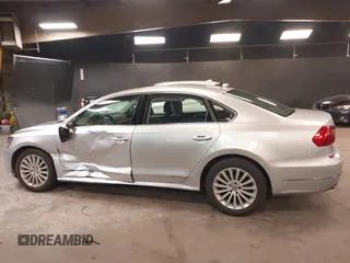 2016 Volkswagen Passat SE z VIN 1VWBT7A30GC020823, wystawiony jako IAAI lot #42204074 z przebiegiem 87 784 mil mil oraz . Historia ofert i sprzedaży dostępna na DreamBid. Obrazek 14.