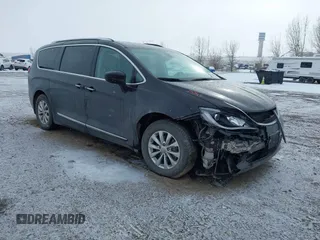 2018 Chrysler Pacifica Touring L Plus z VIN 2C4RC1EGXJR261251, wystawiony jako IAAI lot #41180745 z przebiegiem 82 548 mil mil oraz . Historia ofert i sprzedaży dostępna na DreamBid. Obrazek 1.