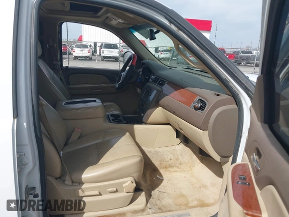 2008 GMC Yukon SLT w/4SB with VIN 1GKFC13J78R156057, listed as a IAAI auction lot 41822580 with 296,954 mi miles. Bid and sale history available at carsss.com. Image 5.