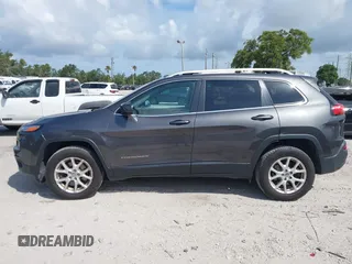 2016 Jeep Cherokee Latitude z VIN 1C4PJMCS1GW367447, wystawiony jako IAAI lot #42367643 z przebiegiem 151 072 mil mil oraz . Historia ofert i sprzedaży dostępna na DreamBid. Obrazek 14.