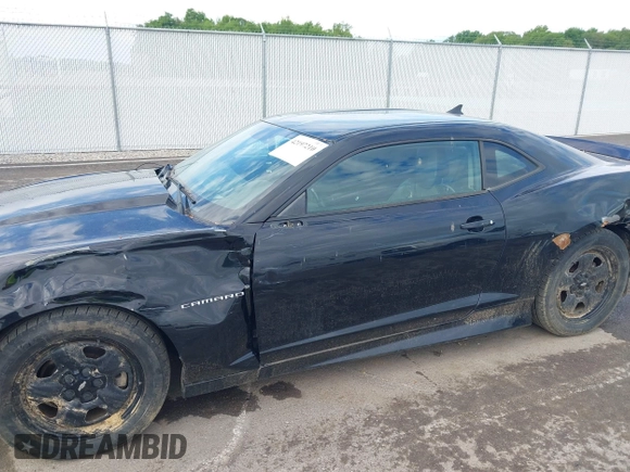 2011 Chevrolet Camaro 2LT z VIN 2G1FC1ED9B9202646, wystawiony jako IAAI lot #42197210 z przebiegiem 177 451 mil mil oraz . Historia ofert i sprzedaży dostępna na DreamBid. Obrazek 18.