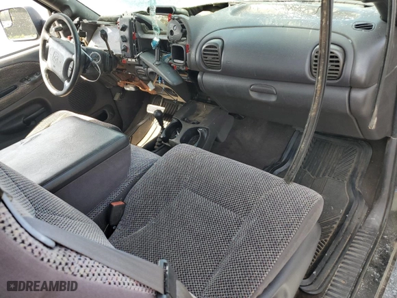2000 Dodge Ram 2500 with VIN 3B7KF2364YG141972, listed as a Copart auction lot 70001534 with 184,140 mi miles and Salvage Title. Bid and sale history available at carsss.com. Image 8.