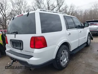 2006 Lincoln Navigator Luxury with VIN 5LMFU285X6LJ21094, listed as a IAAI auction lot 41806373 with 307,588 mi miles. Bid and sale history available at carsss.com. Image 4.
