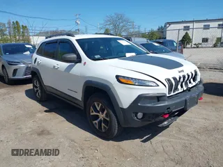 2014 Jeep Cherokee Trailhawk with VIN 1C4PJMBS8EW163212, listed as a IAAI auction lot 42124107 with 114,999 mi miles. Bid and sale history available at carsss.com. Image 1.