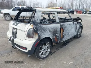 2011 MINI Hardtop S с VIN WMWSV3C53BTY20901, выставлен на аукционе IAAI как лот 42001531 с пробегом Не указан миль и . История ставок и продаж доступна на DreamBid. Изображение 4.