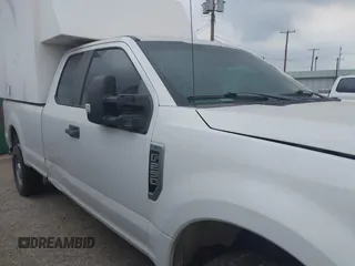 2019 Ford Super Duty F-250 SRW XL with VIN 1FT7X2B67KEC10592, listed as a IAAI auction lot 42135477 with 211,401 mi miles. Bid and sale history available at carsss.com. Image 13.