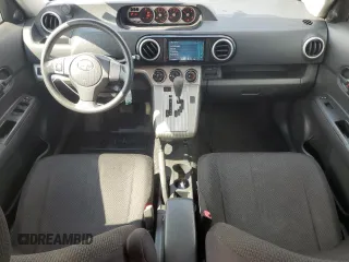 2010 Scion xB z VIN JTLZE4FE3A1103500, wystawiony jako Copart lot #58810495 z przebiegiem 182 112 mil mil oraz Szkoda całkowita • Salvage title. Historia ofert i sprzedaży dostępna na DreamBid. Obrazek 8.