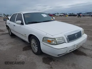 2009 Mercury Grand Marquis LS with VIN 2MEHM75V09X622177, listed as a IAAI auction lot 41899568 with 145,826 mi miles. Bid and sale history available at carsss.com. Image 1.