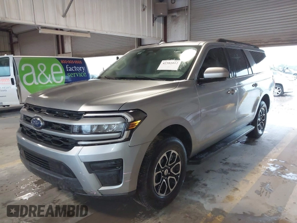 2024 Ford Expedition Max XLT with VIN 1FMJK1J88REA58426, listed as a IAAI auction lot 42381012 with 4,989 mi miles and . Bid and sale history available at DreamBid. Image 6.
