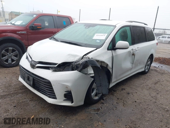 2018 Toyota Sienna LE Auto Access Seat with VIN 5TDKZ3DC6JS928592, listed as a IAAI auction lot 41421831 with 112,390 mi miles. Bid and sale history available at carsss.com. Image 17.