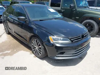 2015 Volkswagen Jetta SE z VIN 3VWD17AJ1FM407228, wystawiony jako IAAI lot #42250711 z przebiegiem 189 275 mil mil oraz . Historia ofert i sprzedaży dostępna na DreamBid. Obrazek 1.