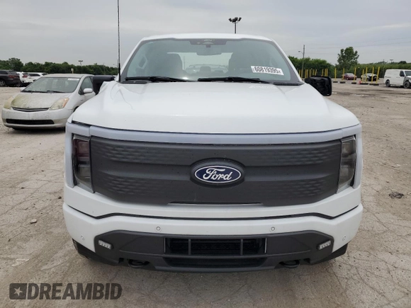 2024 Ford F-150 Lightning Flash z VIN 1FT6W3L77RWG28974, wystawiony jako Copart lot #60819395 z przebiegiem 7 025 mil mil oraz Szkoda całkowita • Salvage title. Historia ofert i sprzedaży dostępna na DreamBid. Obrazek 5.