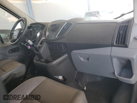 2015 Ford Transit z VIN 1FTNE1CM9FKA53207, wystawiony jako Copart lot #62840195 z przebiegiem 208 385 mil mil oraz Czysty tytuł • Clean title. Historia ofert i sprzedaży dostępna na DreamBid. Obrazek 8.