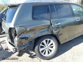 2008 Toyota Highlander Hybrid Limited with VIN JTEEW44AX82008911, listed as a IAAI auction lot 40812281 with 305,676 mi miles. Bid and sale history available at carsss.com. Image 6.
