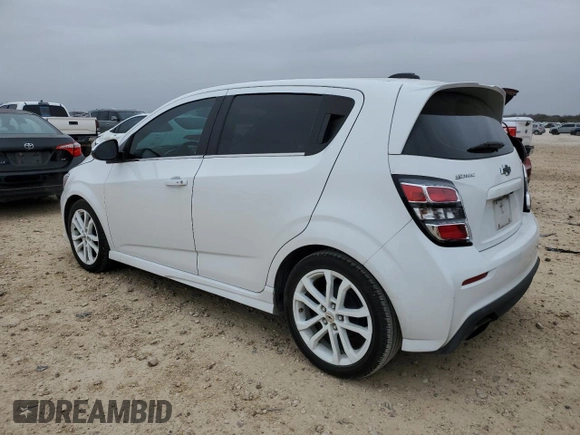 2020 Chevrolet Sonic LT z VIN 1G1JD6SB2L4139529, wystawiony jako Copart lot #87951275 z przebiegiem 127 332 mil mil oraz Szkoda całkowita • Salvage title. Historia ofert i sprzedaży dostępna na DreamBid. Obrazek 2.