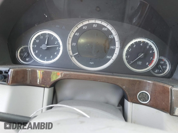 2011 Mercedes-Benz E 350 Luxury z VIN WDDHF8HB0BA362712, wystawiony jako IAAI lot #41074211 z przebiegiem Nie podano mil oraz . Historia ofert i sprzedaży dostępna na DreamBid. Obrazek 7.